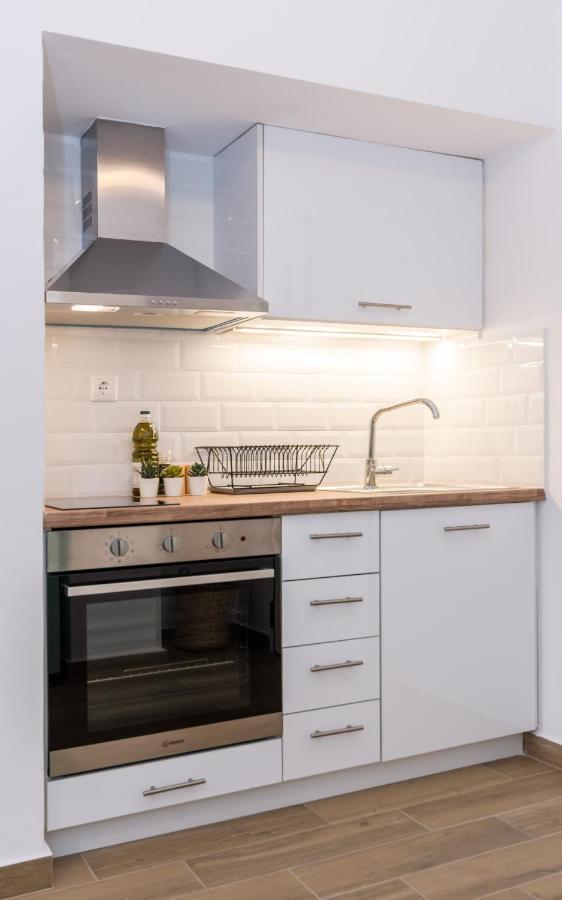 Wide Comfy Studio Apartment Centrally Located In Thissio เอเธนส์ ภายนอก รูปภาพ